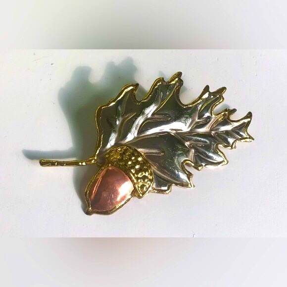 🎉🍁Vintage Handcrafted Oak Leaf Acorn Brooch/Pendant - Picture 6 of 6